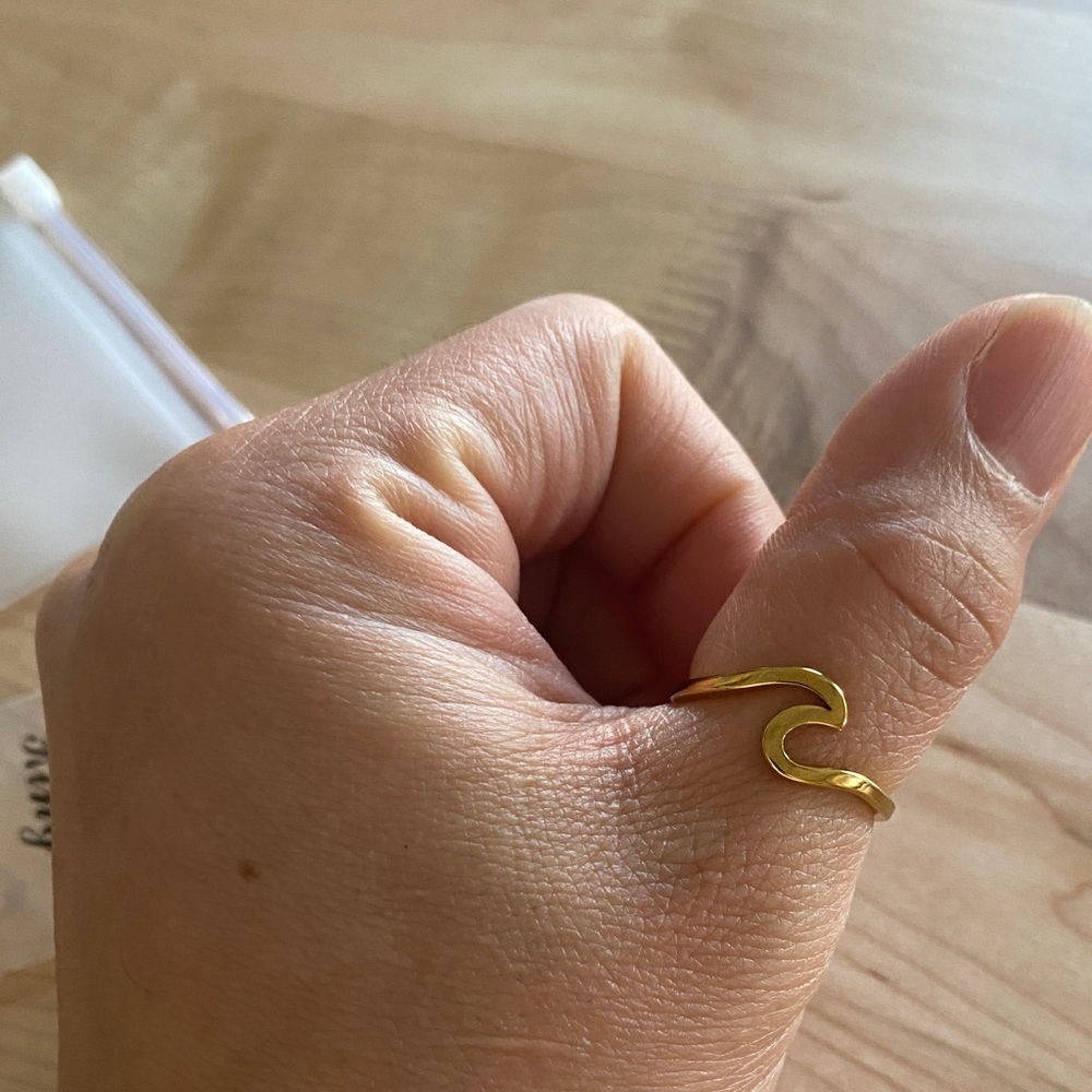 Elegant Gold Women's Ring - Picture 8 of 8